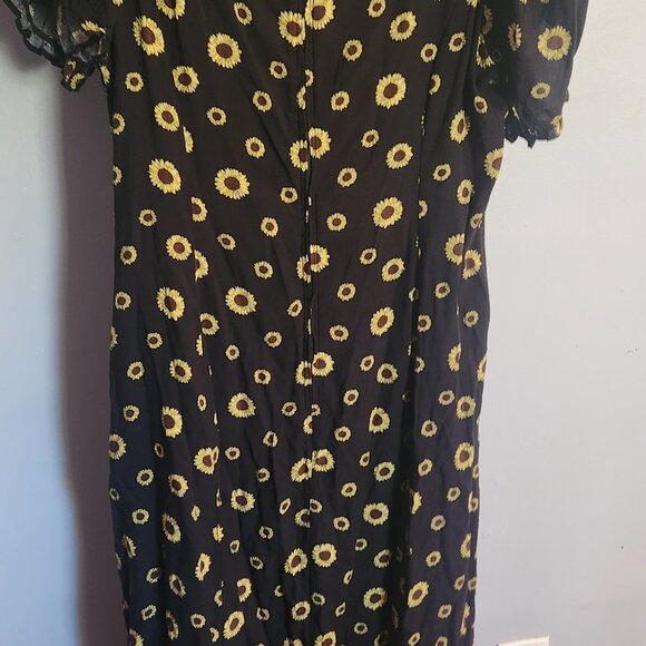 Front tie Sunflower Maxi dress - Picture 3 of 6